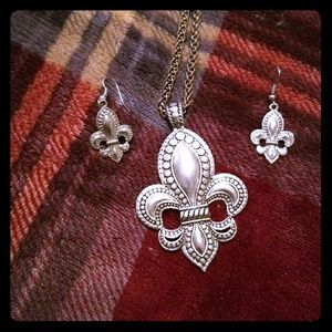 Flur dis lis Necklace and earring set